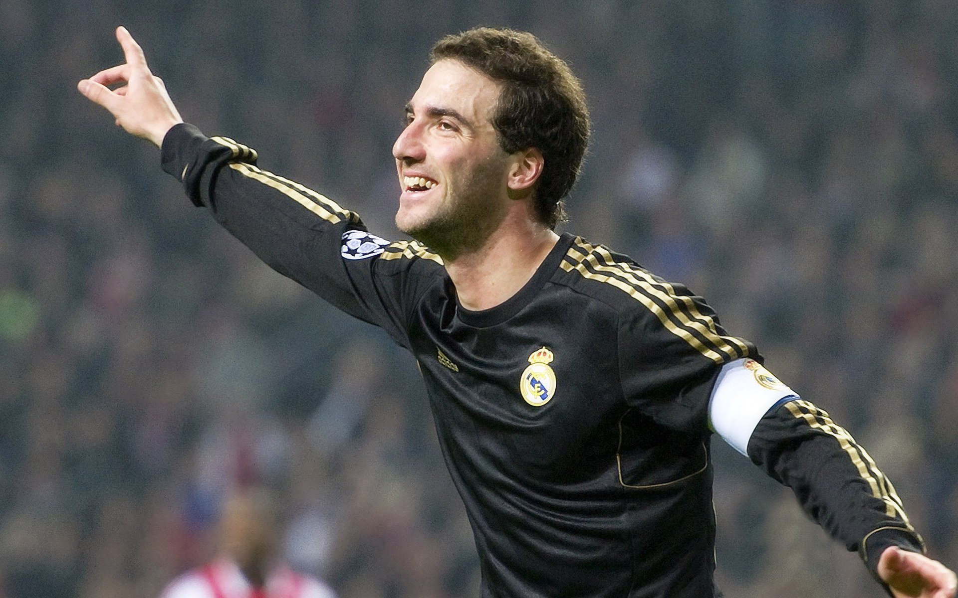 kaiyun app下载-王者归来！浓眉哥回归引爆球场，战术调整首场状态亮眼，法国队观众沸腾！王者归来！浓眉回归首秀状态爆棚引爆法国主场